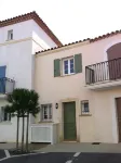 Very close to the medieval city of Aigues-Mortes, marina, with swimming pool Hotels in Aigues-Mortes