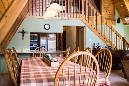 Mountain Chalet W/Pikes Peak View, 10 Bdrms.