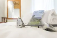 Apartments with pool surrounded by nature Hotels in Toscolano Maderno