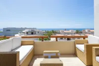 3-bedroom condo in charming Cabo San Lucas with AC, WiFi, fitness room
