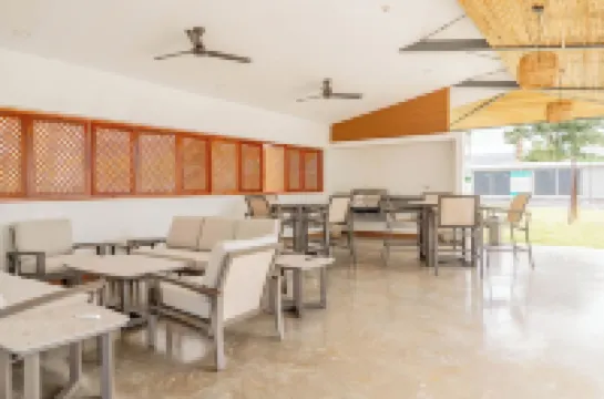 Stylish Apt w/ Mountain Views & Luxury Amenities