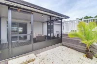 Spacious Getaway in Ocala with Hot tub, Pool and near Silver Springs State Park! Hotels in Silver Springs Shores