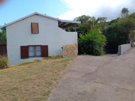 Spacious vacation home with exceptional ocean and mountain views