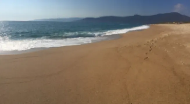 Spacious apartment with sea view, swimming pool, near beaches and harbor