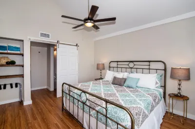 Seven Mile Beach - New Remodelled BeachView Condo at Sunset Cove