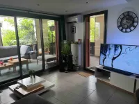 Rental Large T3 with terrace in Port Marianne Hotels in Port-Marianne