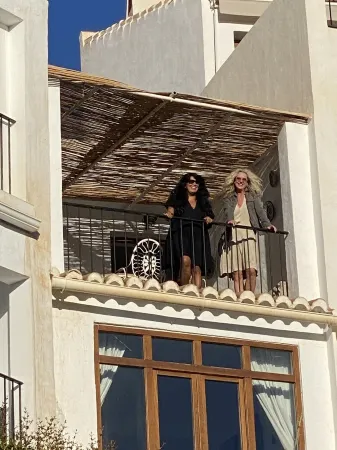 Large Four bedroom house in exquisite 16th century Moorish village. Sleeps 8. Отели рядом с достопримечательностью «Mirador Barranco del Rio Higueron»