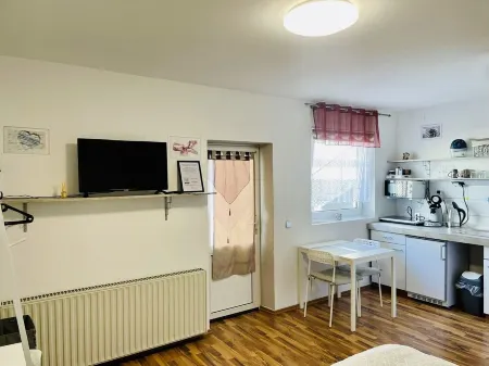 EasyStay#1 Cozy studio near the clinic, with Netflix, kitchen & bathroom