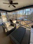 Lakehouse on Hartwell. Peace & quiet. Fish, grill, kayaks & more.