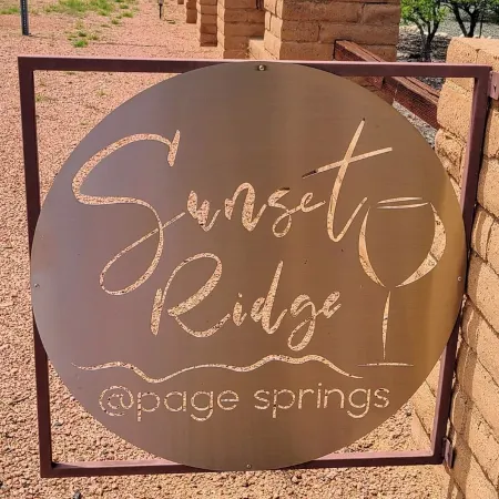Overlook the valley, hike, wine taste, relax! 2BR