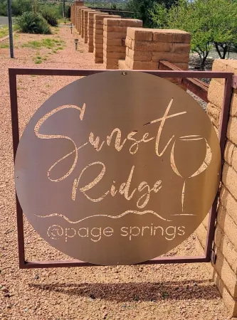 Overlook the valley, hike, wine taste, relax! 2BR