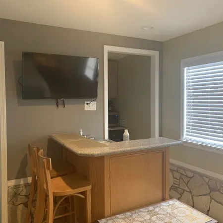 Guesthouse near LAX & Long Beach Airport Отели в г. Карсон