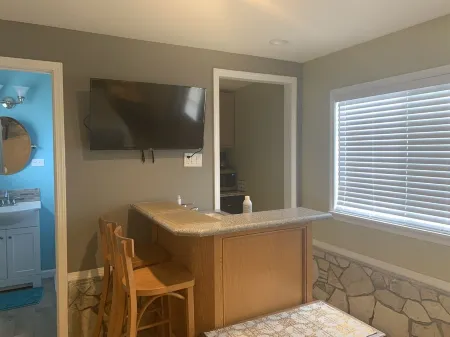 Guesthouse near LAX & Long Beach Airport