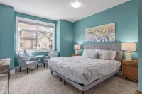 M6- sleeps 15, 5BR + 4.5BA+Hot-tub, AC, garage townhome, Canmore