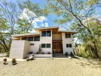 Ocean View Hilltop Villa with Infinity Pool 25 Minutes from Tamarindo Hotels in Paraiso