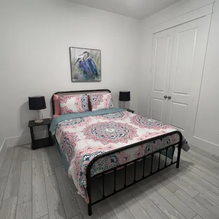 2Br First Floor. Walk to Downtown Stuart and Walk Riverfront Park.