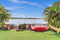 Lake view jacozi entire home Close tohard rock. 10 min from FLL and the beach.