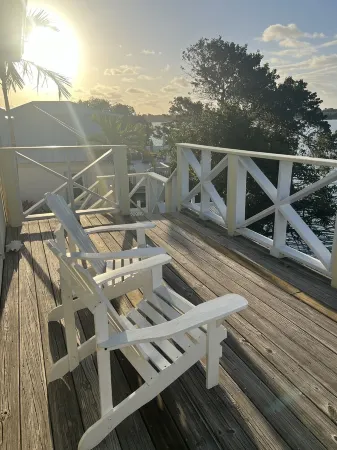 Live the Bahama Life with your own private dock, and sparkling pool