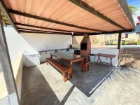 HOUSE WITH 5 ROOMS ALL SUITES TO ACCOMODATE ALL YOUR FAMILY