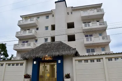 Farito Beachfront Penthouse, Surf & Paddle Board. Hotels near Koko Boutique