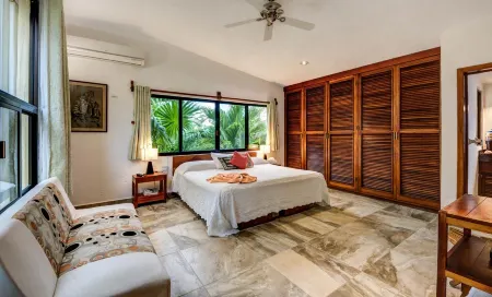 Casa Zama - Stunning ocean views and privacy at this poolside oasis