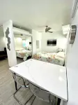 Charming Escape. 2-bedroom townhome in marvelous Las Vegas Hotels near AT&T Store