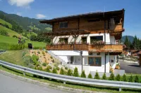 modern apartment in the mountains, cozy and familiar near Hochfügen