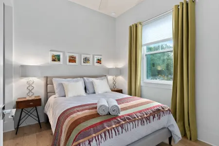 Located in the heart of lovely College Park easy access to downtown Orlando. Отели рядом с достопримечательностью «Harry P Leu Gardens»