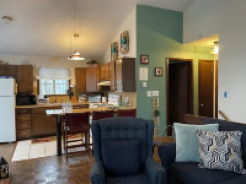 Chalet in the heart of Poconos, romantic getaway near pools and lake Hotels in Coolbaugh Township