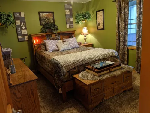 Guesthouse with fresh country air, beautiful views. 25 minutes from Eau Claire.