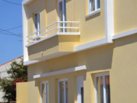 Apartment fully equipped with big balcony and barbeque, up to 5 adults Hotels in Ferrel