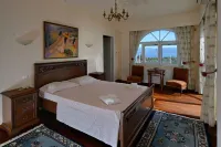 Villa Stella,  swimming pool, by the beach,  close to Athens