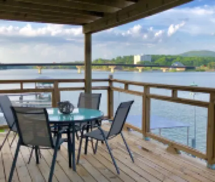 The Overlook at Lake Hamilton - Contemporary Design, Private Deck & Boat Slip!