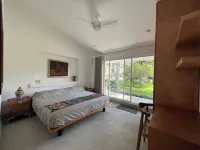 Espaciosa y refinada casa campirana. Con alberca climatizada, jacuzzi y palapa.