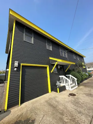 Newly Renovated 4BR 2BA Ocean Block Bay View Ship Bottom Home Central Location 長灘島附近的飯店