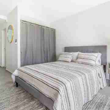 Renovated Apartment with pool and ocean view#5 Rooms