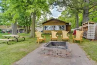 Escape to our updated cozy Lakeside Cabin-great sunset views-1 hour from Cities