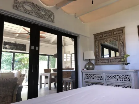 Villa Bali - Waterfront Villa - 100% Brand New!!