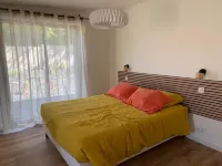 Cozy Plein Pied Construction Bois Proche Toutes Commodités et Plage Hotels in Plouha