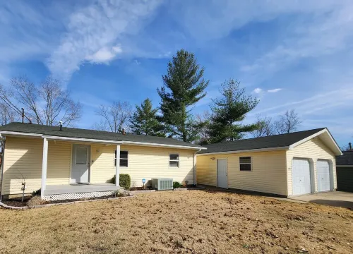 Lake Front, Family fun- Sleeps 8, Newly modern remodeled 3bed/2bath private dock