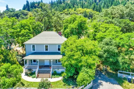 The Victorian Отели рядом с достопримечательностью «Сарацина Вайнярдс»