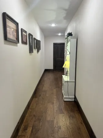 Downtown apartment in Vernon Отели в г. Вернон