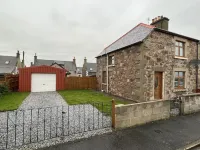 Comfortable three bed home just moments from cliffs