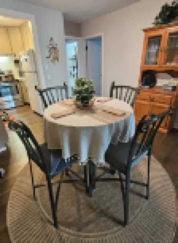 Charming 2-Bedroom Apartment with AC, Wifi, Security Cameras at Entrances.