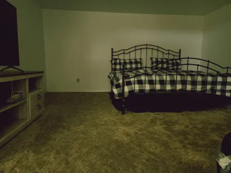 King bed Weatherford square