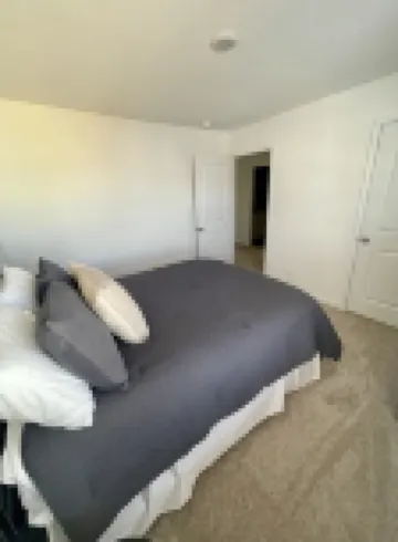 Beautiful new home with lake view near hiking trails