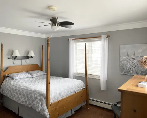 Cozy family home. Min to downtown, beaches, golf, and trails! Hotels in Cornwall