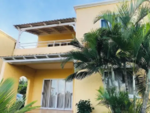 Belle Villa sécurisée Avec Piscine et Jardin Verdoyant