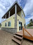 Carrican Unit 2: Modern Family Friendly house with ac on the beach in Hopkins