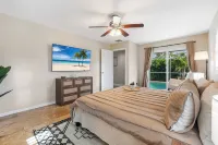 Heated Pool - EV Charger - Minutes to Beach in Marco Island